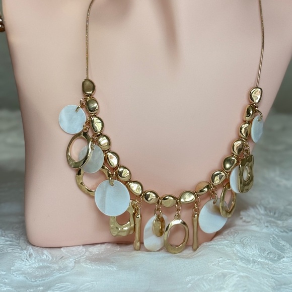 ⚜️❤️‍🔥 Elegant Gold and White Charm Necklace - Picture 7 of 9